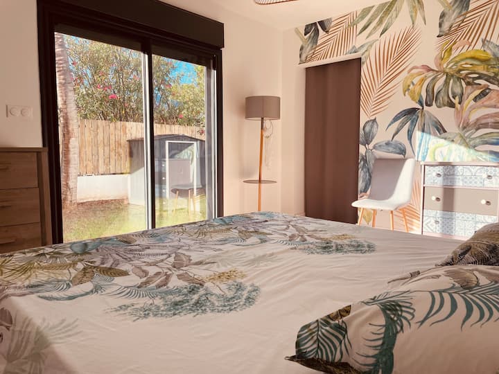 Chambre tropicale avec accès jardin